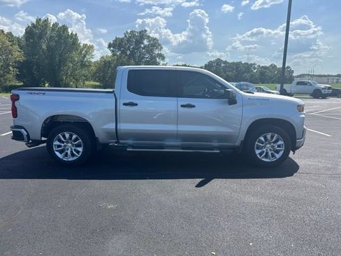 Used 2019 Chevrolet Silverado 1500 Custom w/ Custom Value Package AWD/4WD image 2