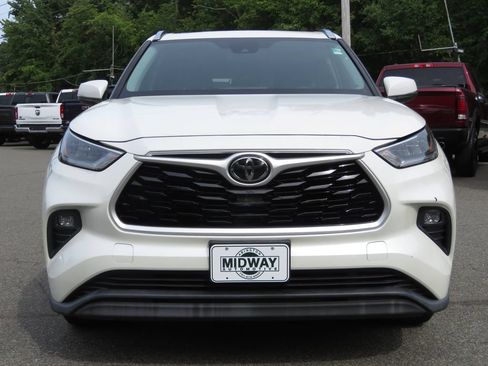 Used 2020 Toyota Highlander XLE AWD/4WD image 2