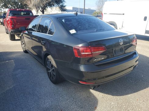 Used 2018 Volkswagen Jetta SE image 3