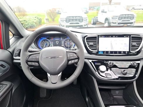 New 2026 Chrysler Pacifica Limited image 34