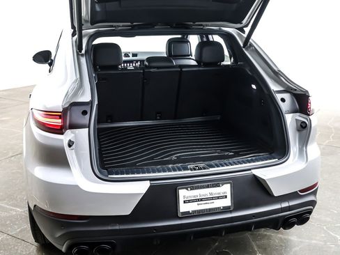 Used 2023 Porsche Cayenne Platinum Edition image 23