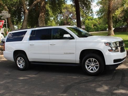 Used 2020 Chevrolet Suburban LT RWD image 50