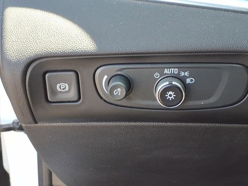Used 2021 Buick Enclave Essence AWD/4WD image 21