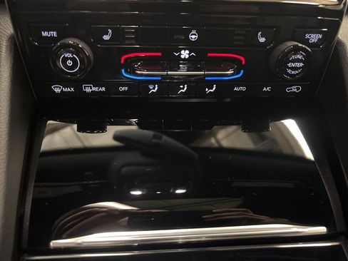 Used 2024 Jeep Grand Cherokee Limited image 21