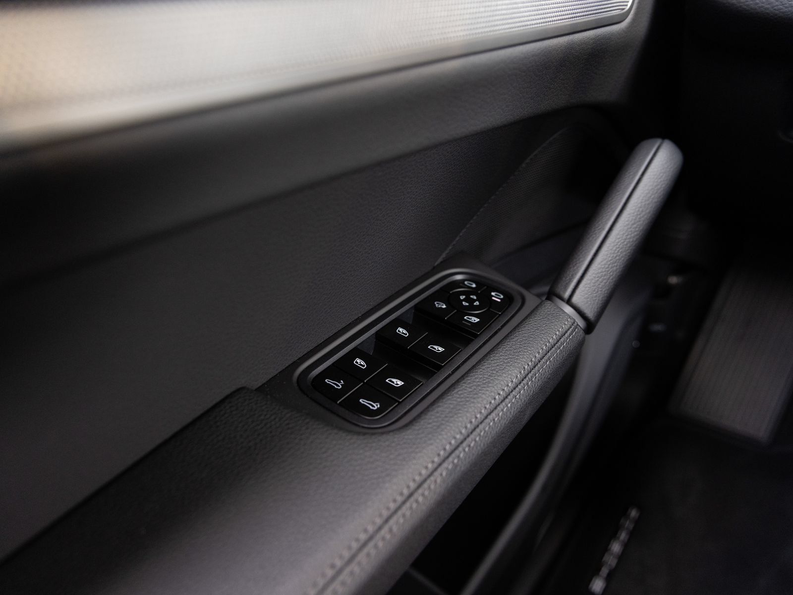 Certified 2026 Porsche Cayenne AWD/4WD image 21