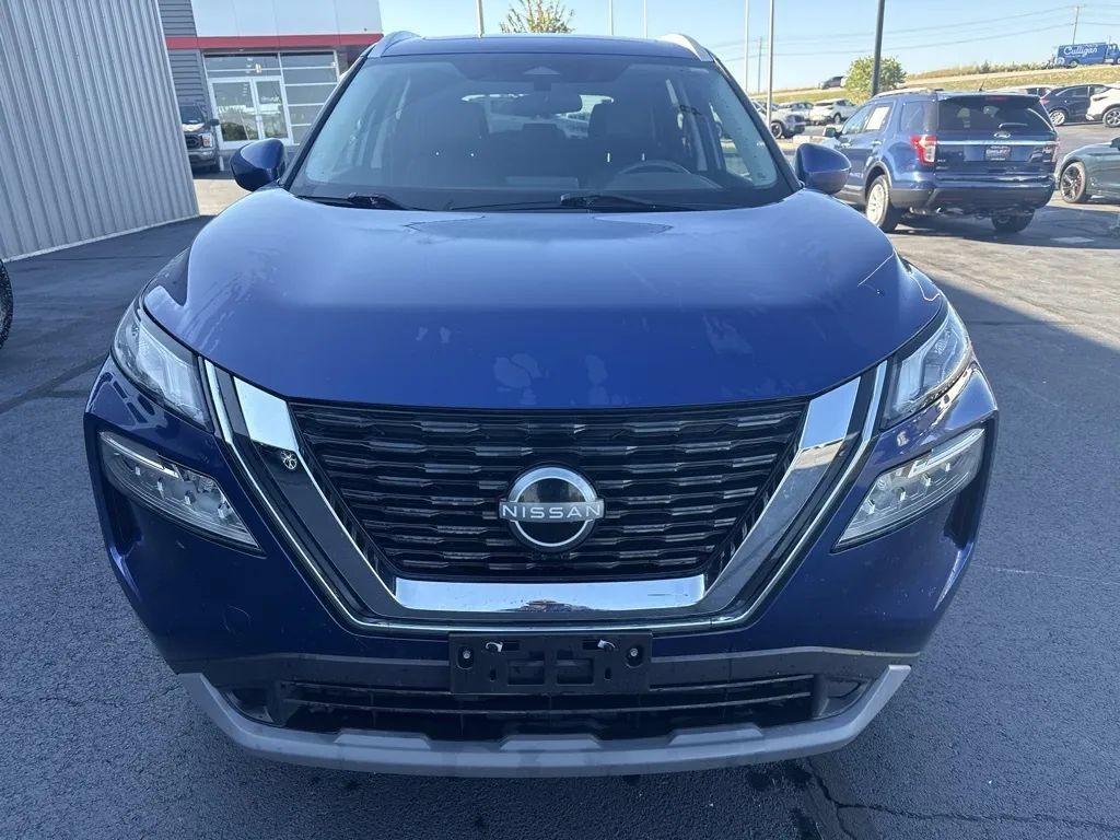 Used 2023 Nissan Rogue SV w/ SV Premium B Package FWD image 6
