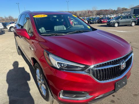 Used 2018 Buick Enclave Essence image 3