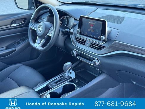 Used 2024 Nissan Altima 2.5 SV image 10