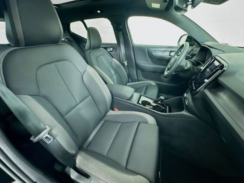 Used 2023 Volvo XC40 Recharge Plus image 31