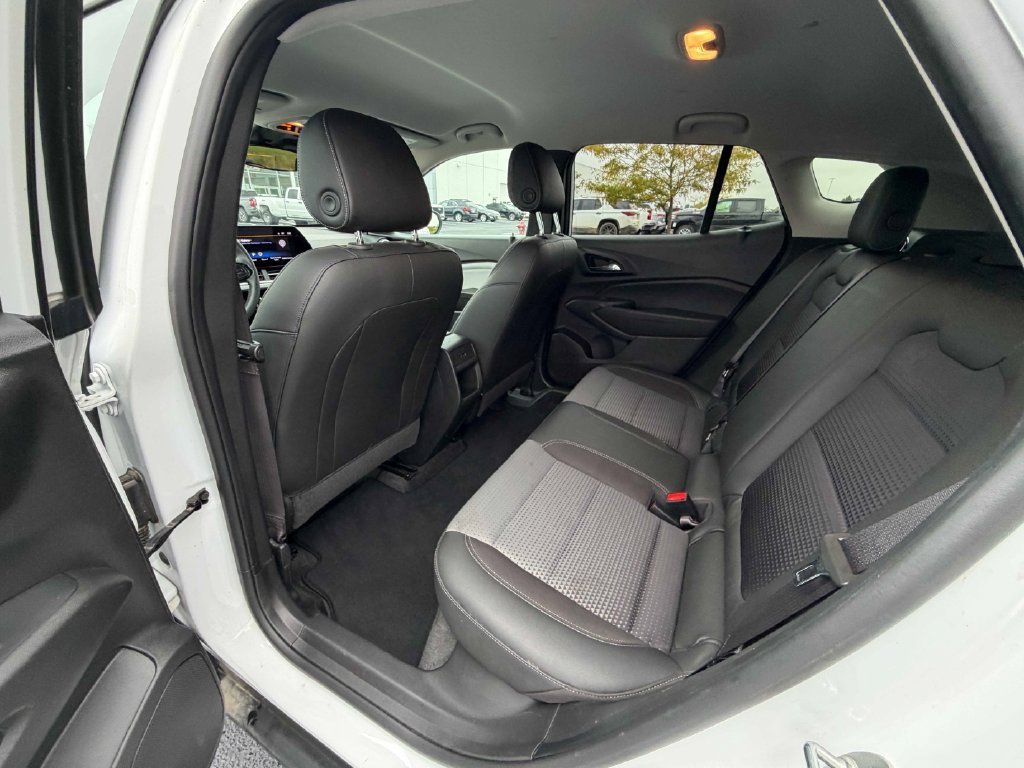 Used 2025 Chevrolet Trax LT FWD image 19