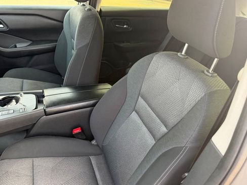 Certified 2025 Nissan Rogue SV FWD image 27