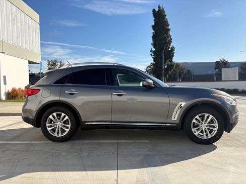 Used 2017 INFINITI QX70 AWD w/ Premium Package image 7