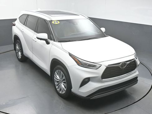 Used 2024 Toyota Highlander Platinum image 43