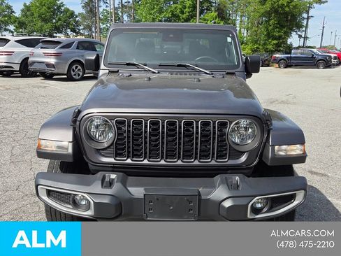 Used 2024 Jeep Gladiator Sport AWD/4WD image 3