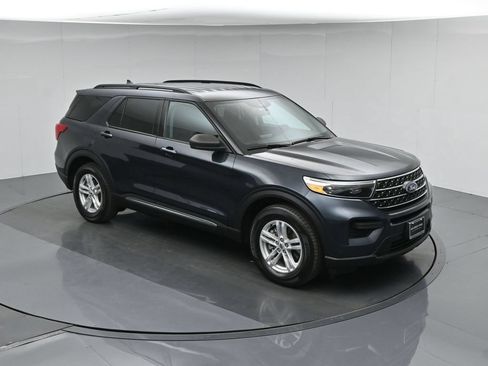 Certified 2023 Ford Explorer XLT RWD image 46