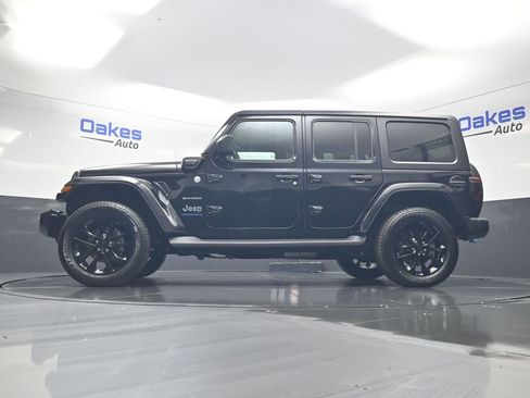 Used 2023 Jeep Wrangler Unlimited Sahara w/ Cold Weather Group AWD/4WD image 42