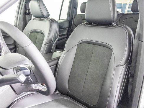 New 2025 Jeep Grand Cherokee Laredo image 17