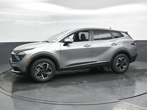 Used 2025 Kia Sportage LX image 7