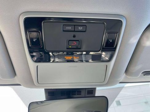 Used 2024 Toyota Grand Highlander AWD image 33