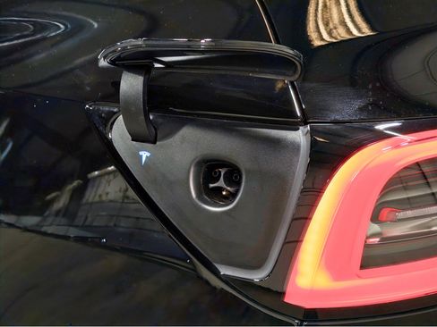 Used 2025 Tesla Model Y Long Range image 5