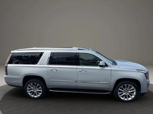 Used 2019 Cadillac Escalade ESV Luxury AWD/4WD image 6