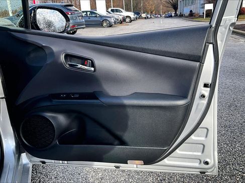 Used 2019 Toyota Prius LE w/ Carpet Mat Package image 21