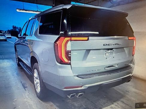 Used 2025 GMC Yukon XL Denali AWD/4WD image 2