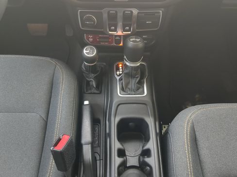 Used 2025 Jeep Wrangler Sport AWD/4WD image 14