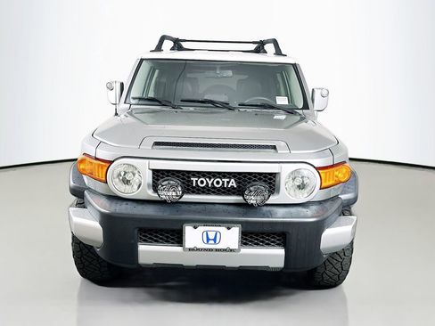 Used 2012 Toyota FJ Cruiser 2WD image 2