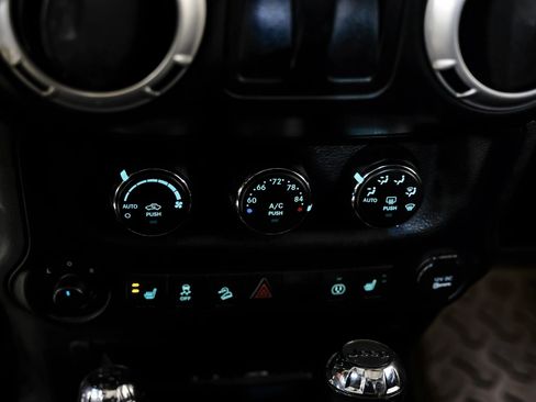 Used 2014 Jeep Wrangler Sahara w/ Connectivity Group image 27