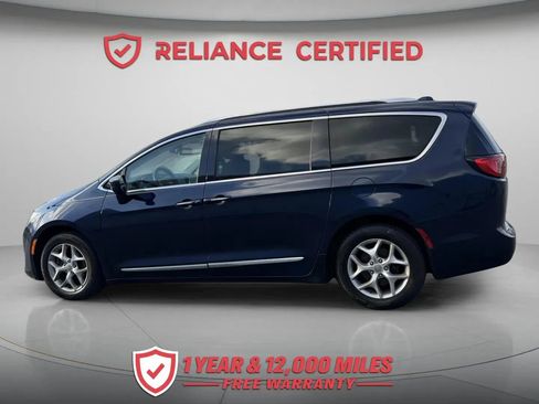 Used 2017 Chrysler Pacifica Touring-L Plus w/ Tire & Wheel Group image 3