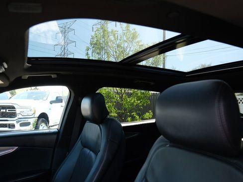 Used 2019 Lincoln Nautilus Reserve FWD image 17
