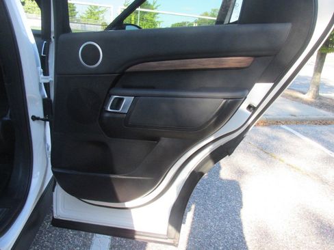 Used 2018 Land Rover Discovery HSE image 84