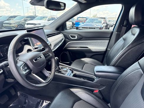 Used 2024 Jeep Compass Latitude AWD/4WD image 12