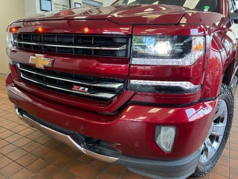 Used 2018 Chevrolet Silverado 1500 LTZ Z71 w/ LTZ Plus Package AWD/4WD image 9