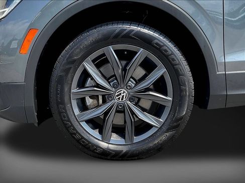 Used 2023 Volkswagen Tiguan SE AWD/4WD image 34