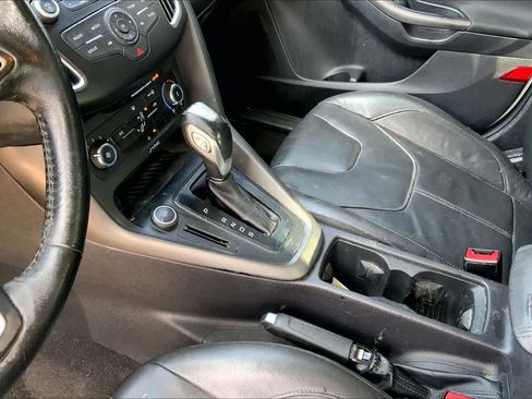 Used 2015 Ford Focus SE w/ Equipment Group 201A image 16