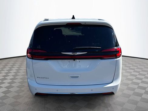 Used 2026 Chrysler Pacifica Select FWD image 7