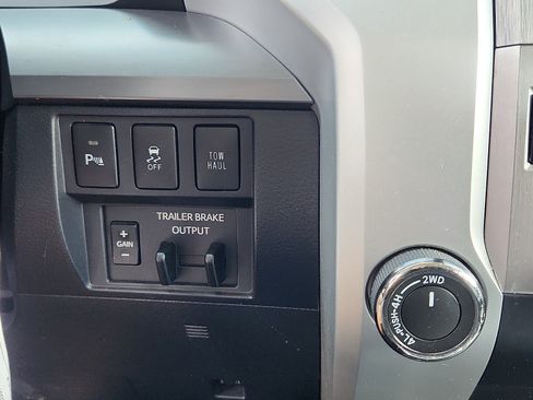 Used 2018 Toyota Tundra Platinum AWD/4WD image 26