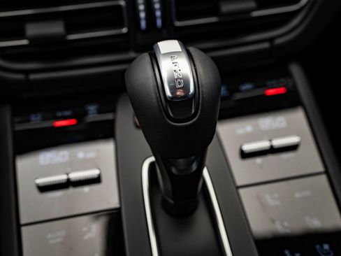 New 2026 Porsche Macan Turbo image 34