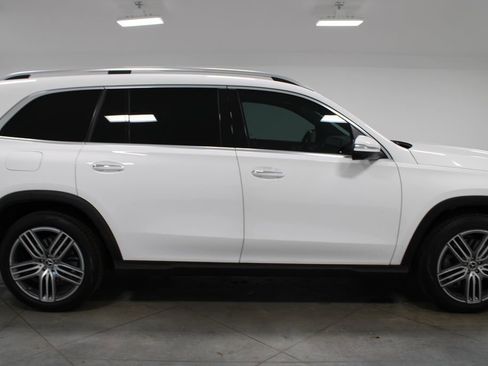 Used 2025 Mercedes-Benz GLS 450 4MATIC image 11