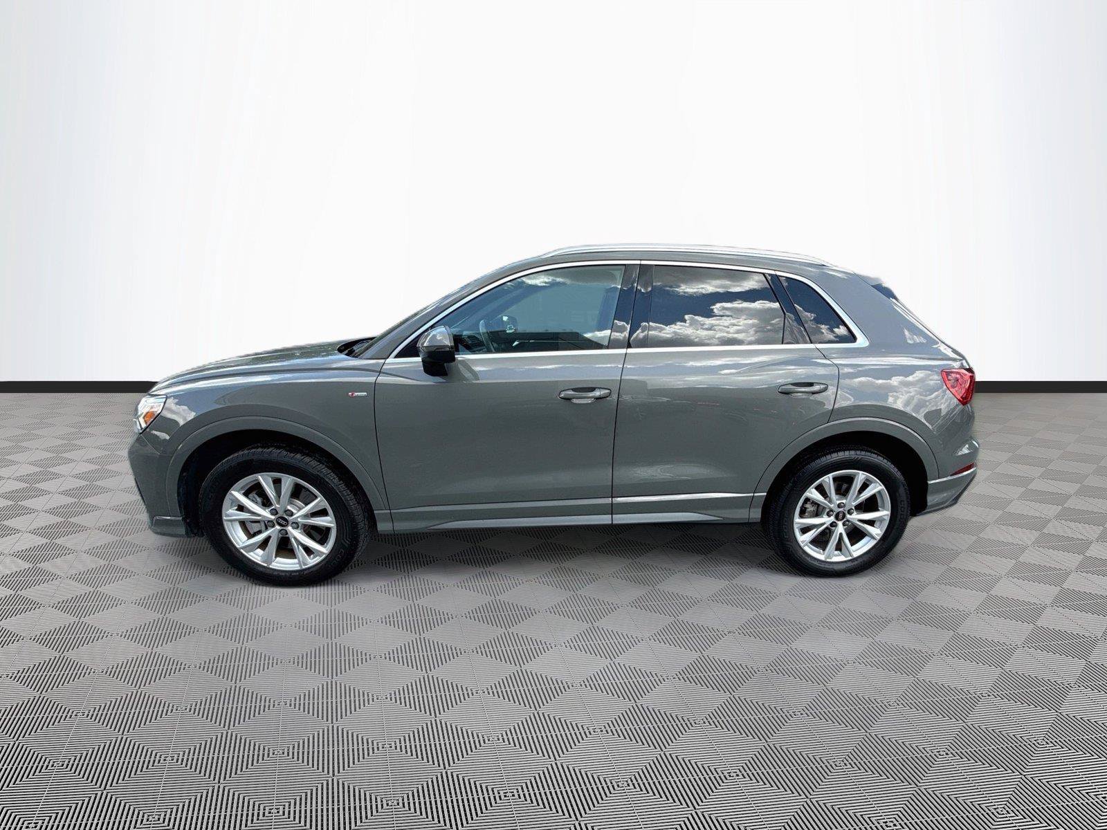 Used 2023 Audi Q3 2.0T Premium w/ Convenience Package AWD/4WD image 3