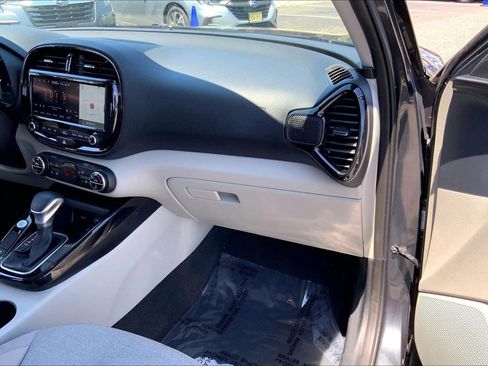 Used 2022 Kia Soul S FWD image 19