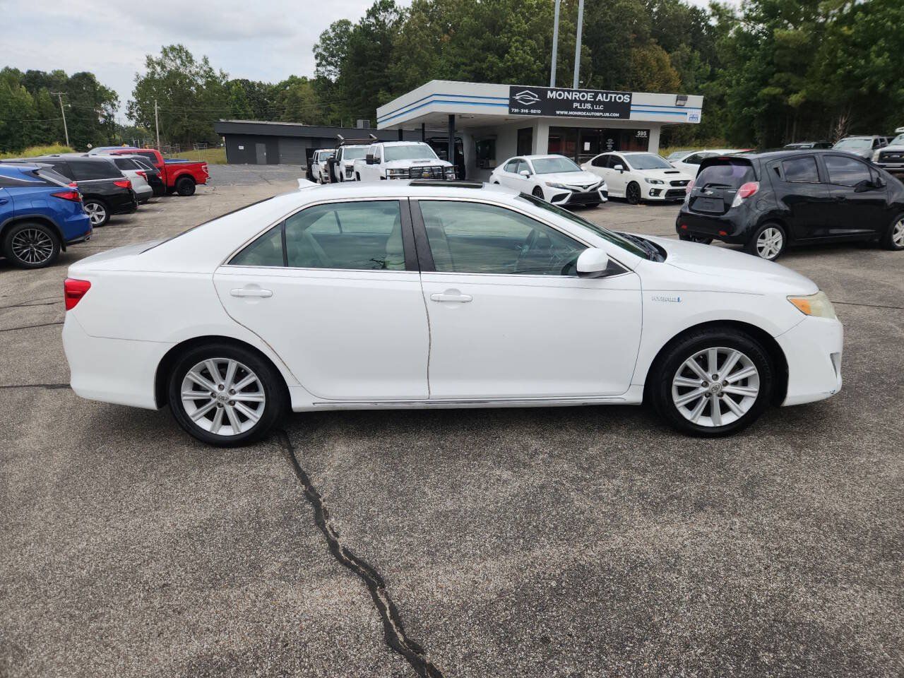 Used 2014 Toyota Camry XLE w/ Leather Package FWD image 1
