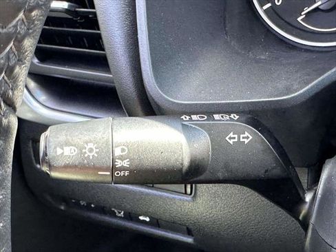 Used 2023 Nissan Rogue SV w/ SV Premium B Package image 32