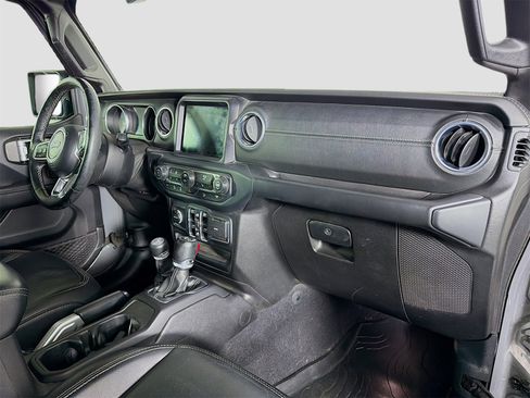 Used 2018 Jeep Wrangler Unlimited Sahara image 31