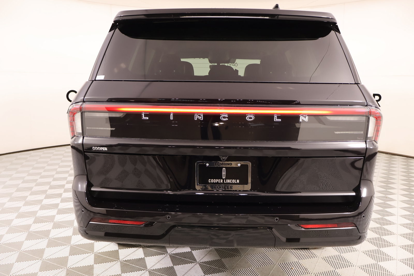 New 2026 Lincoln Navigator Premiere AWD/4WD image 23