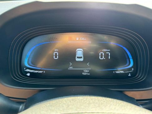 Certified 2025 Hyundai Venue SEL FWD image 23