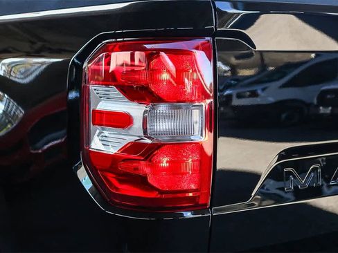 New 2025 Ford Maverick XL image 9