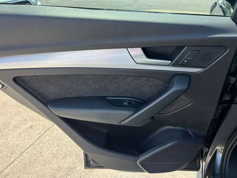 Used 2018 Audi SQ5 Premium Plus w/ Navigation Package image 21